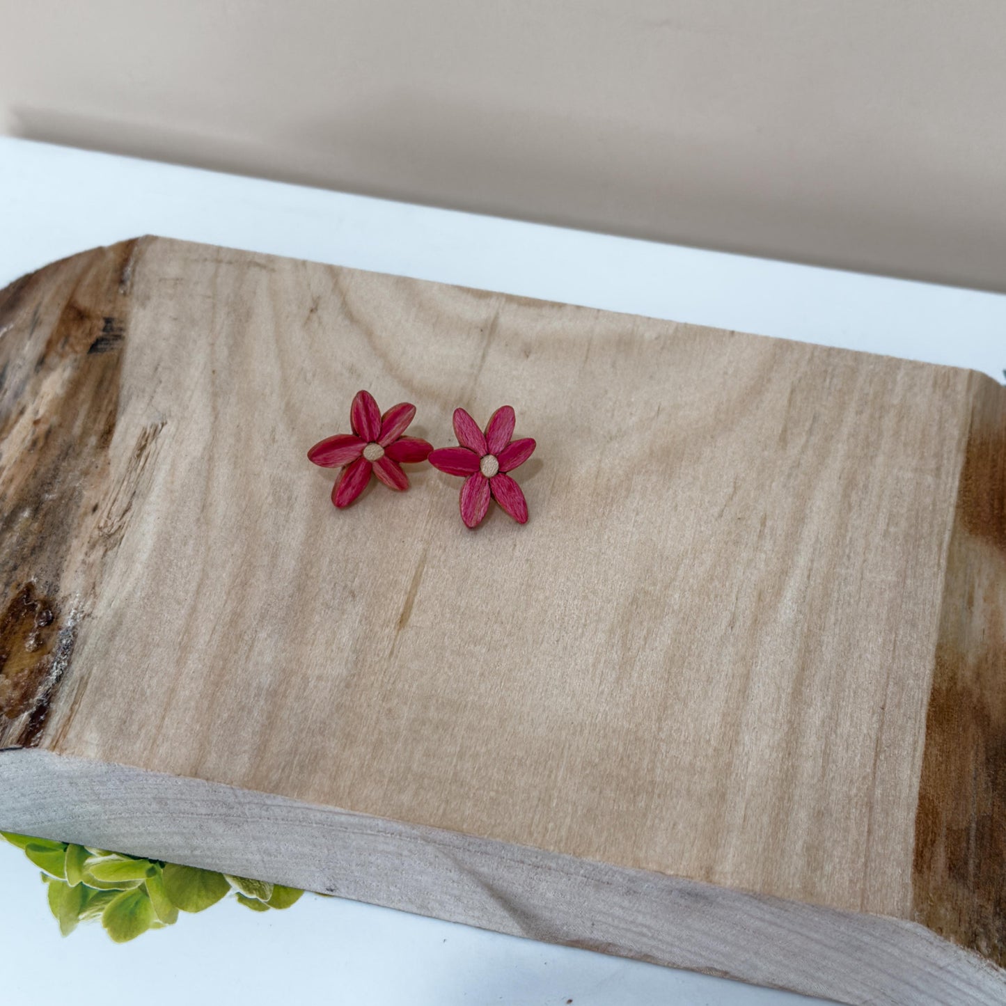 Daisy Timber Studs - Pink