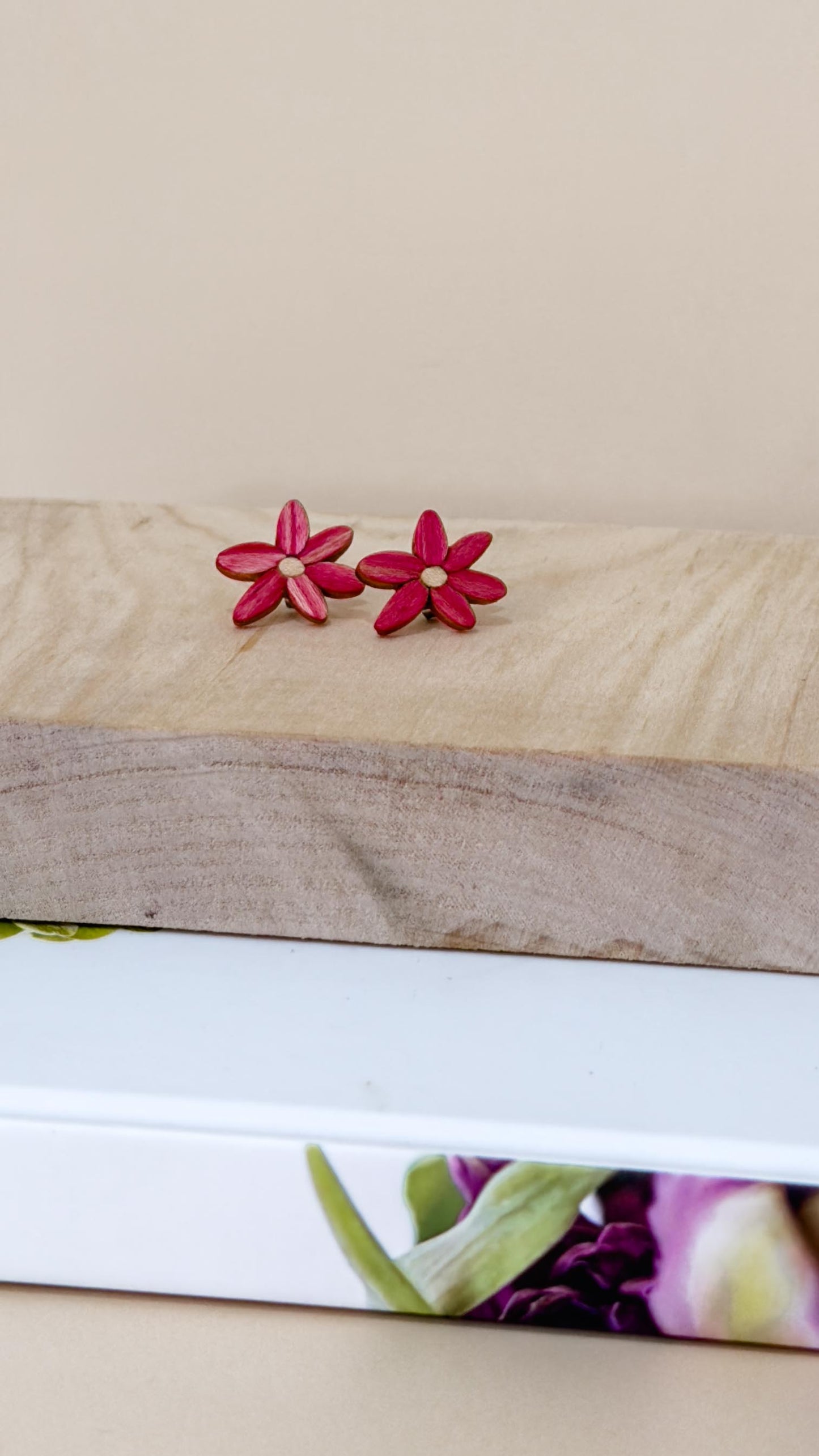 Daisy Timber Studs - Pink